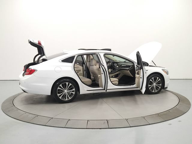Used 2018 Buick LaCrosse Essence w/ Sun and Shade Package FWD image 16