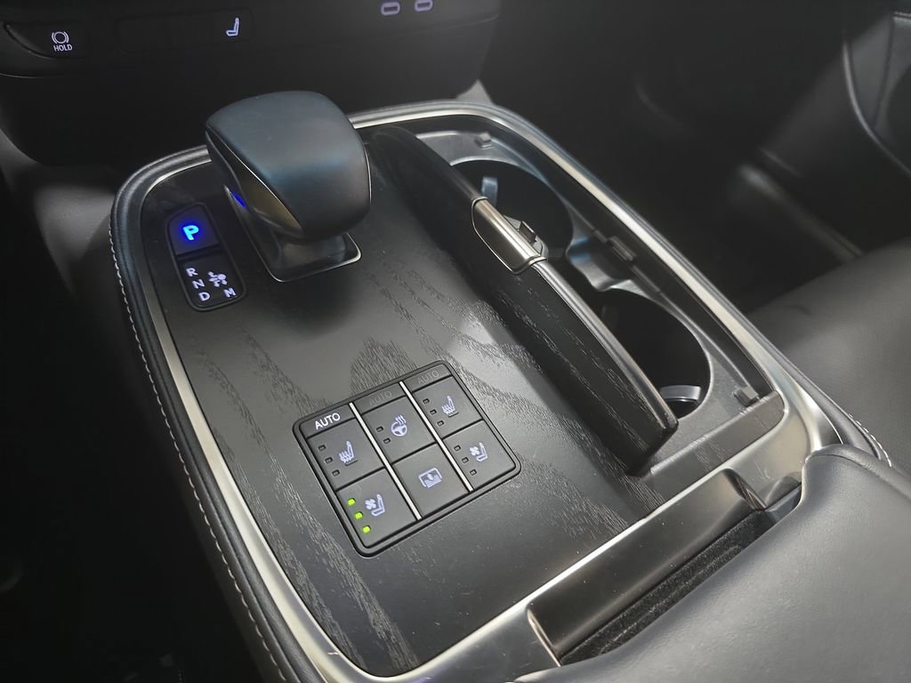 Used 2023 Lexus LS 500 w/ Accessory Package (Z2) RWD image 20