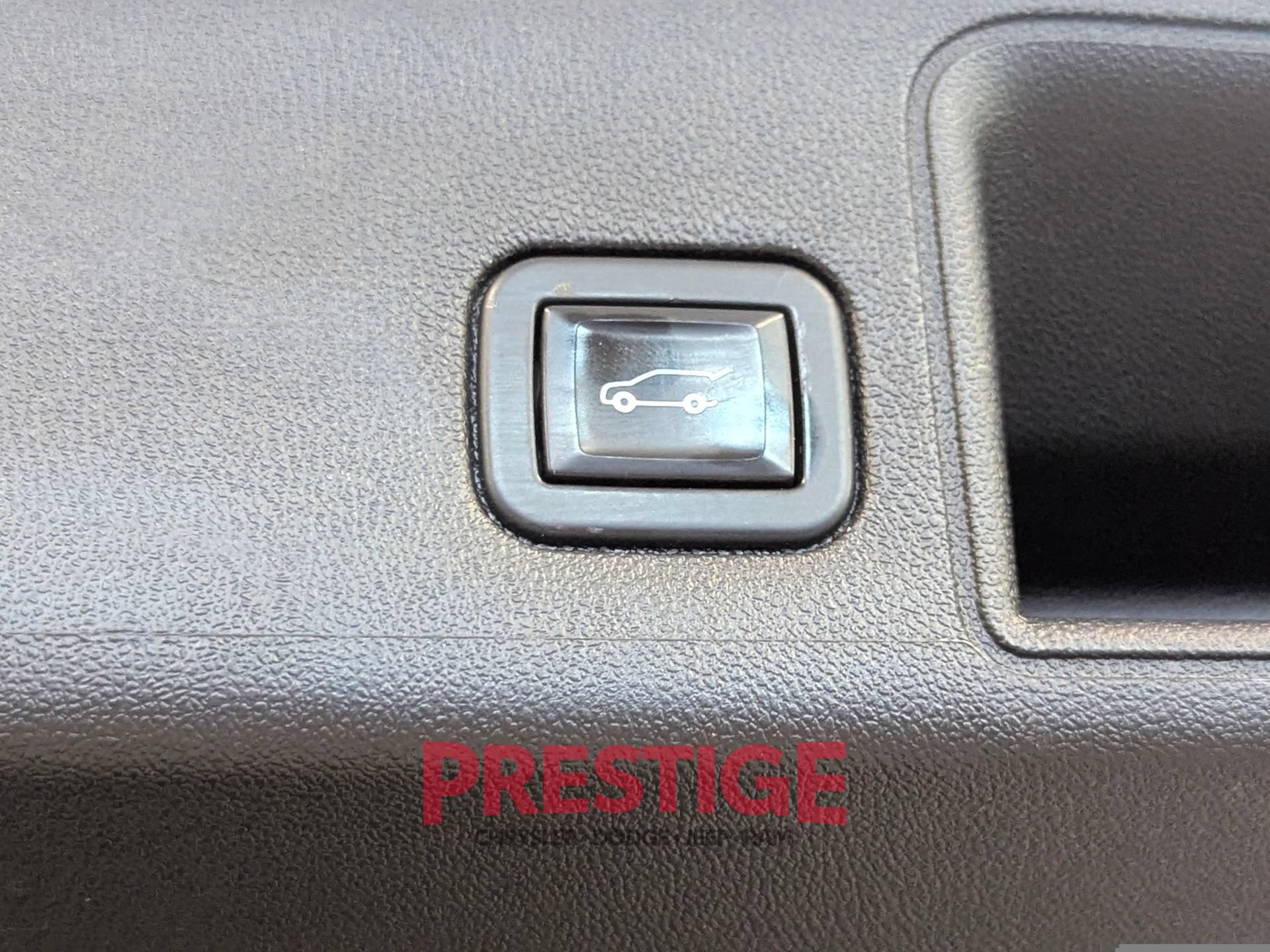 Used 2020 GMC Terrain Denali w/ Denali Premium Package FWD image 11