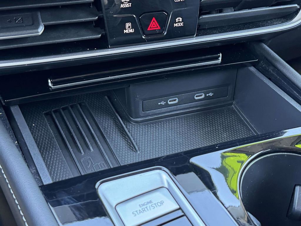 Used 2025 Volkswagen Atlas SE AWD/4WD image 14