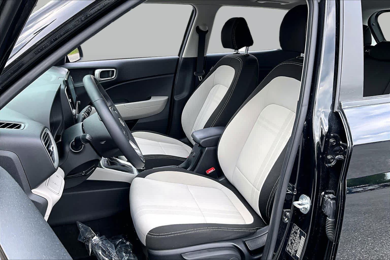 Used 2023 Hyundai Venue SEL w/ Cargo Package FWD image 8