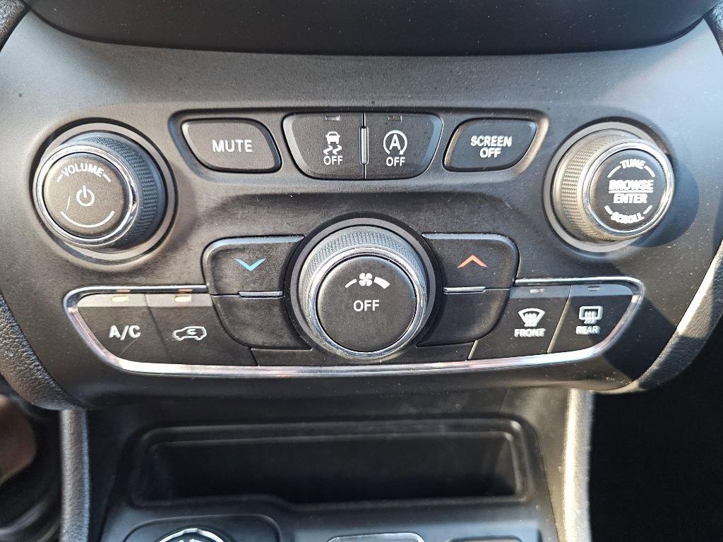 Used 2019 Jeep Cherokee Latitude w/ Popular Appearance Group image 22