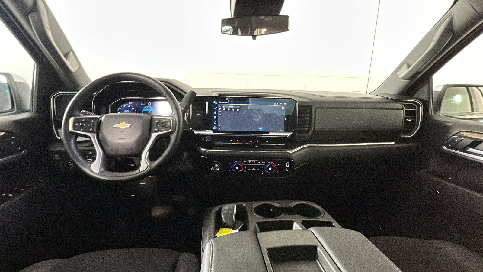 Used 2024 Chevrolet Silverado 1500 LT AWD/4WD image 32