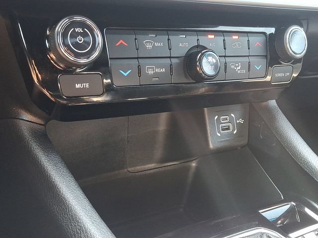 Used 2026 Jeep Compass Limited AWD/4WD image 15