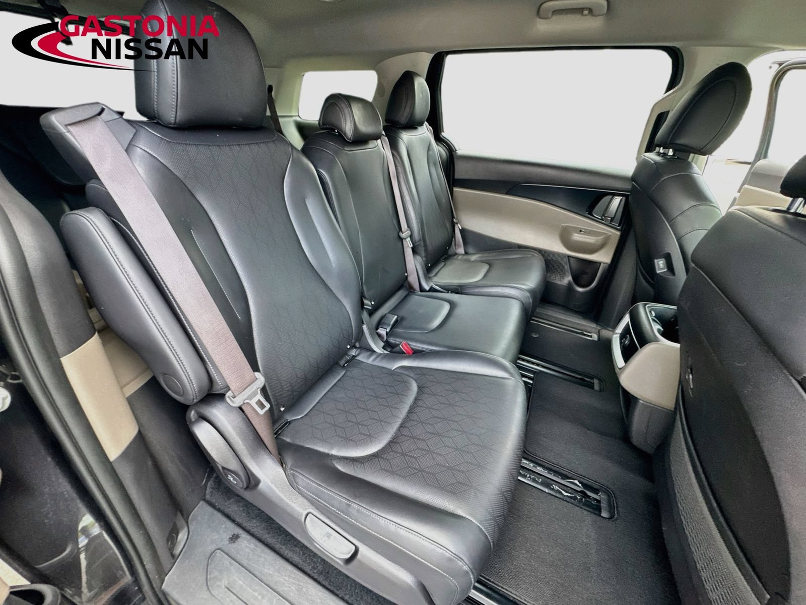 Used 2025 Kia Carnival FWD image 36