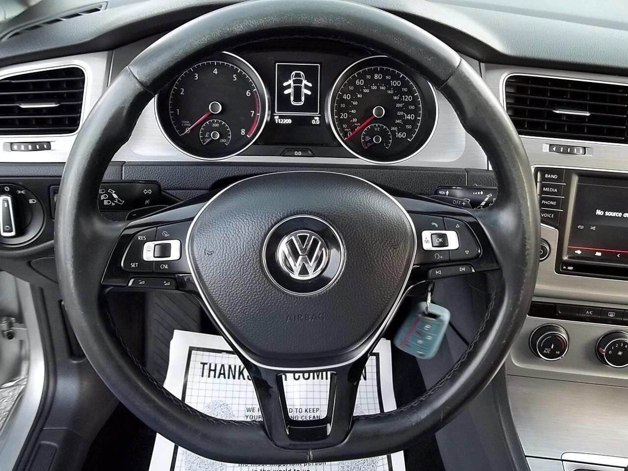 Used 2016 Volkswagen Golf S image 17