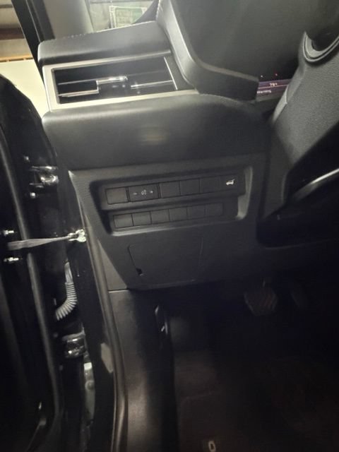 Used 2025 Mitsubishi Outlander SE FWD image 24