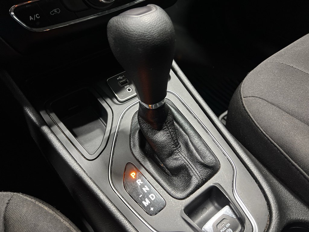 Used 2021 Jeep Cherokee Latitude w/ Mopar Interior Package image 13