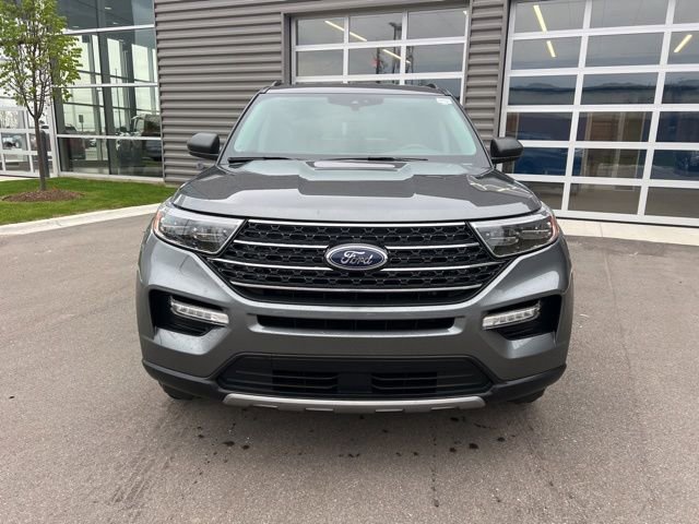 Used 2024 Ford Explorer XLT w/ Equipment Group 202A AWD/4WD image 2