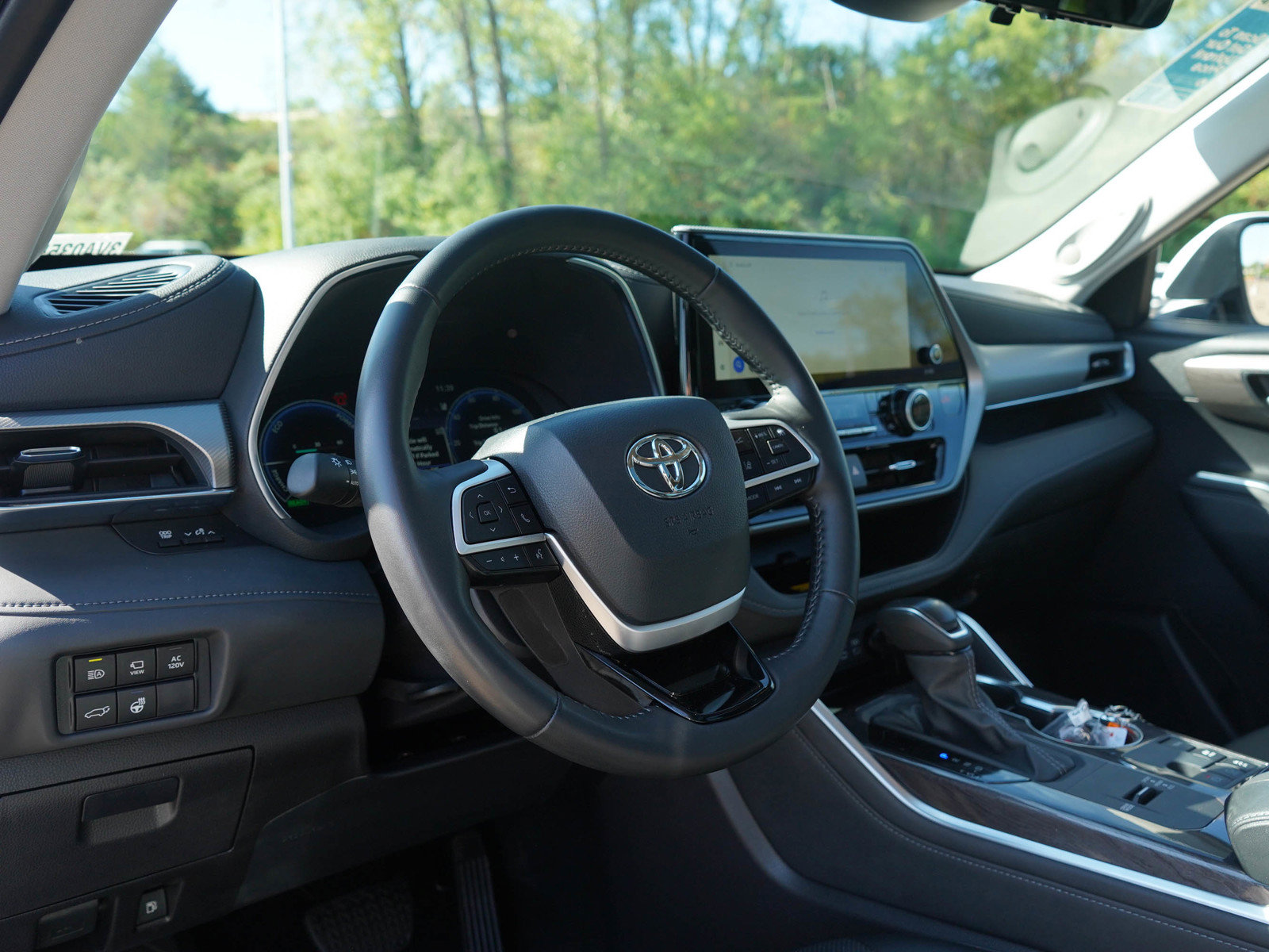 Used 2025 Toyota Highlander Platinum AWD/4WD image 27