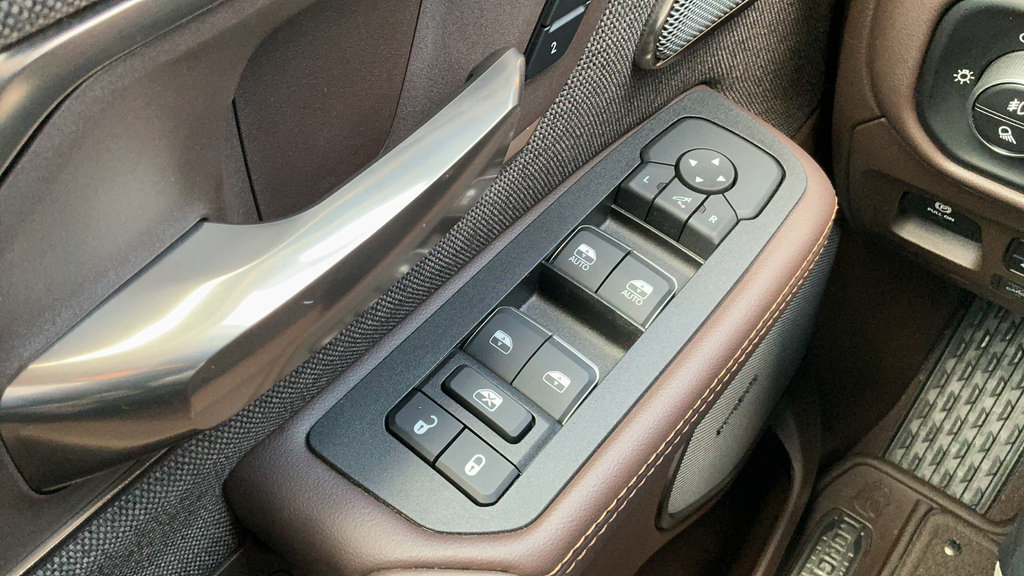 Used 2025 RAM 1500 Limited AWD/4WD image 14