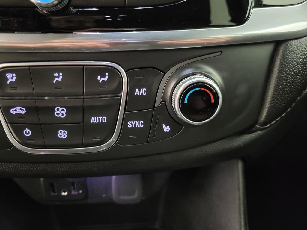 Used 2022 Chevrolet Traverse LT image 9