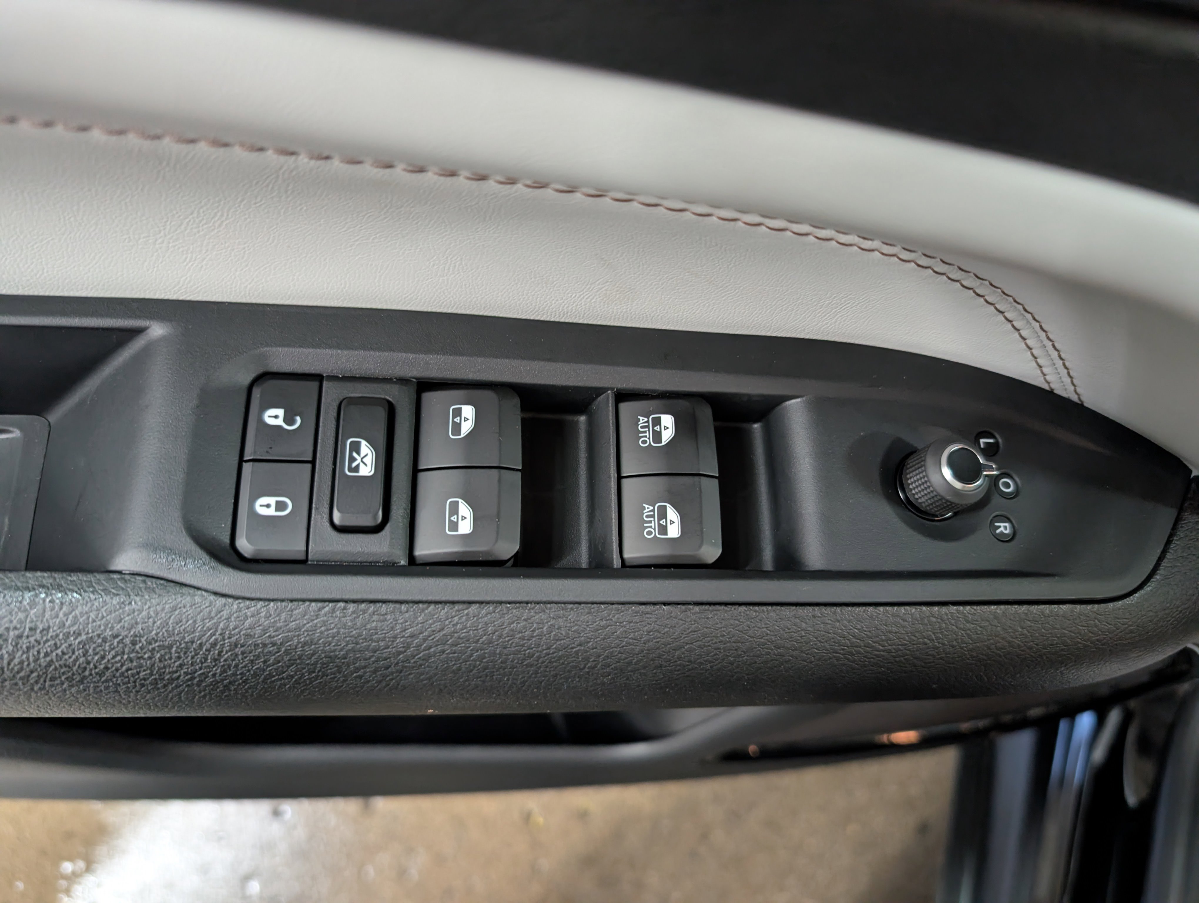 New 2026 Jeep Compass Limited image 14