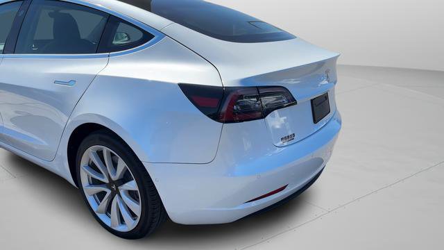 Used 2019 Tesla Model 3 Mid Range image 4