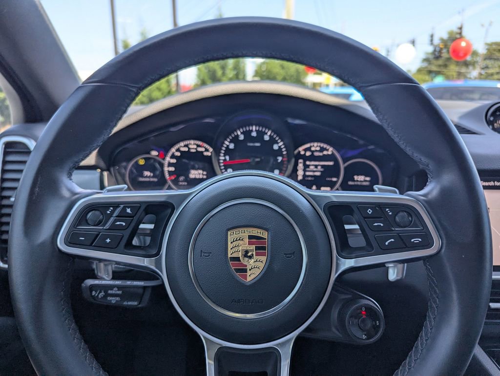 Used 2023 Porsche Cayenne Platinum Edition image 26