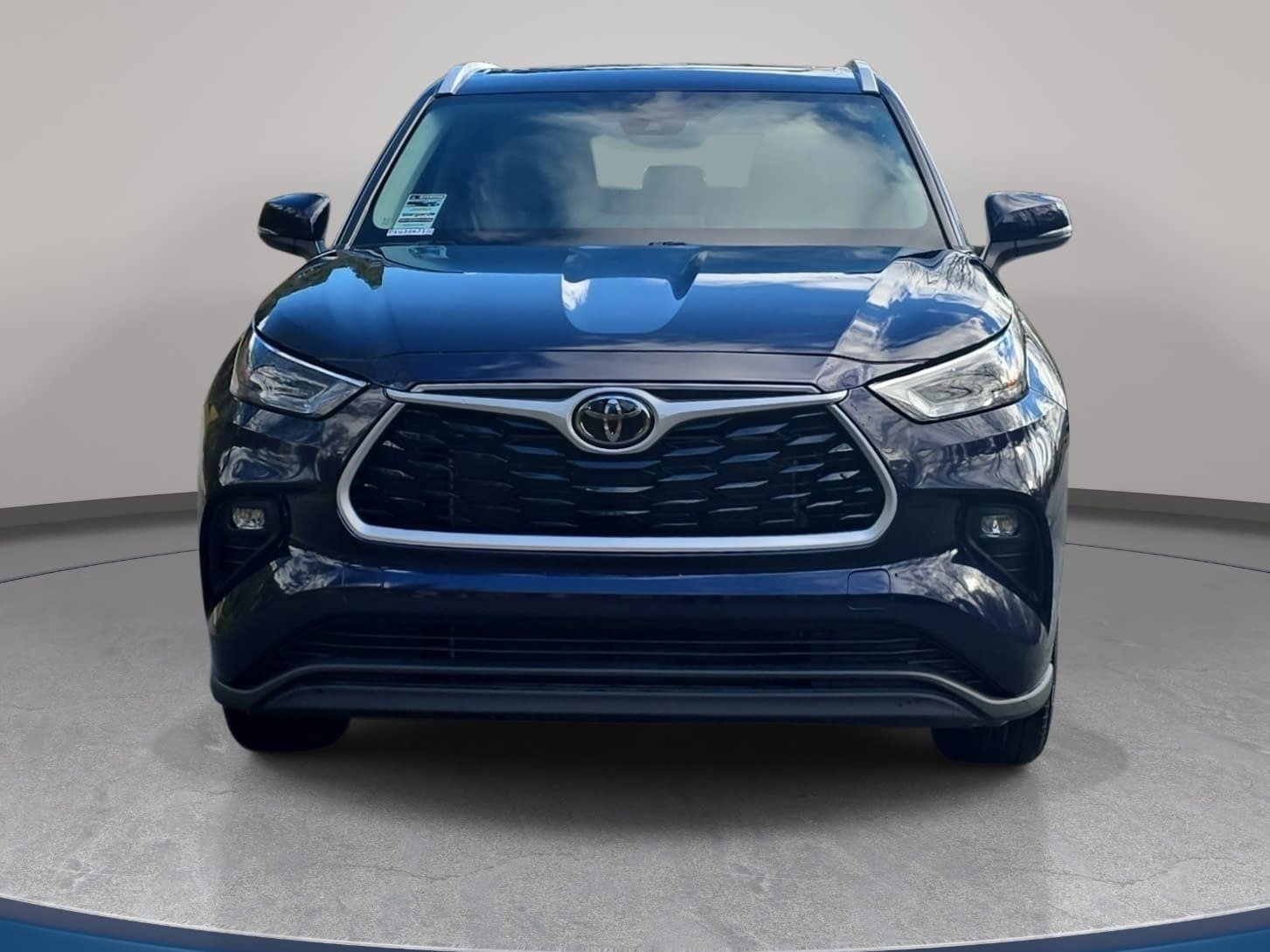 Used 2023 Toyota Highlander XLE image 2