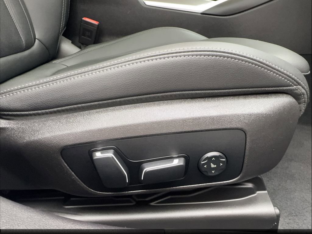 Used 2025 BMW M340i w/ Shadowloine Package image 33