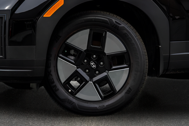 Certified 2025 Hyundai Santa Fe SEL FWD image 40