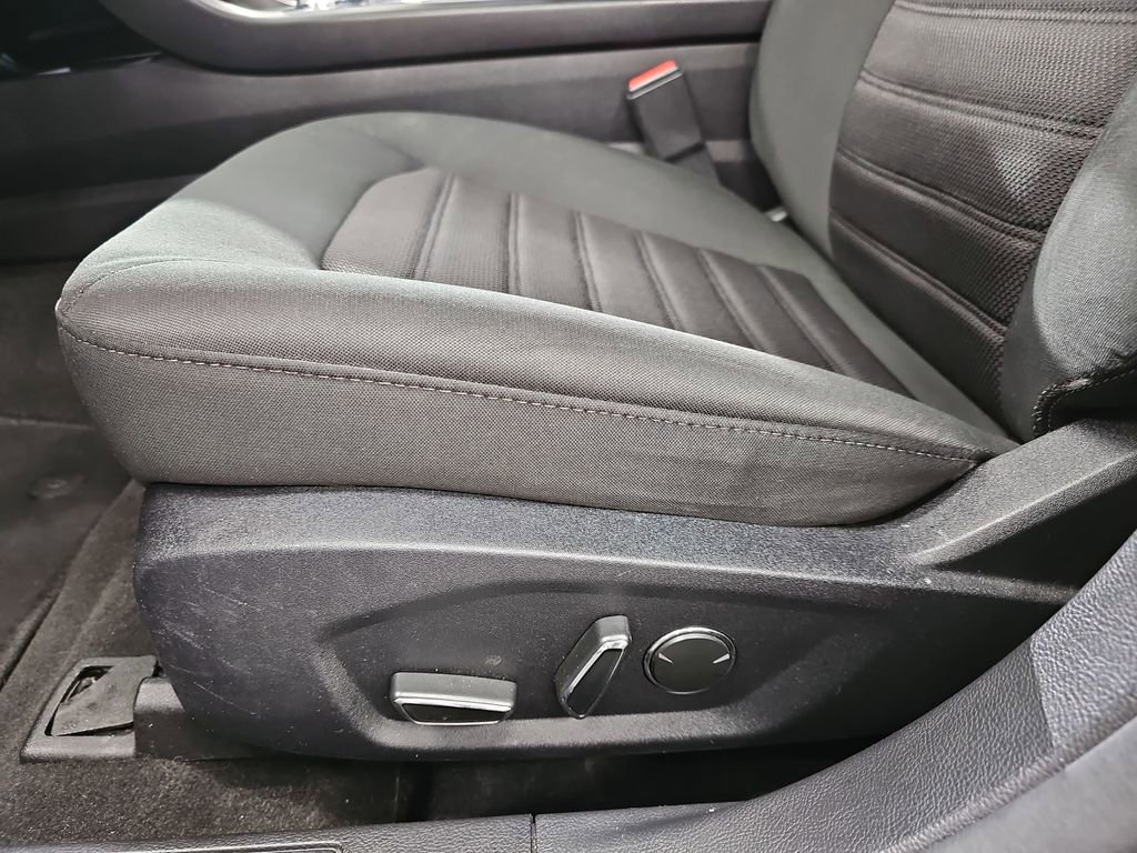Used 2020 Ford Fusion SE FWD image 26