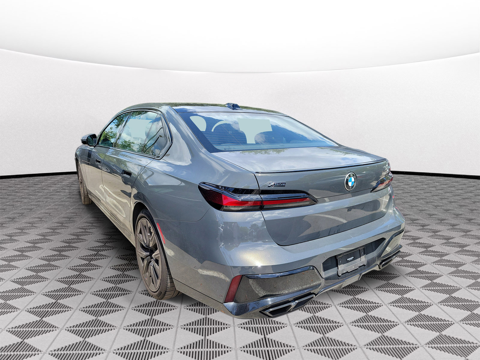 Used 2023 BMW 760i xDrive w/ Luxury Rear Seating Package AWD/4WD image 4