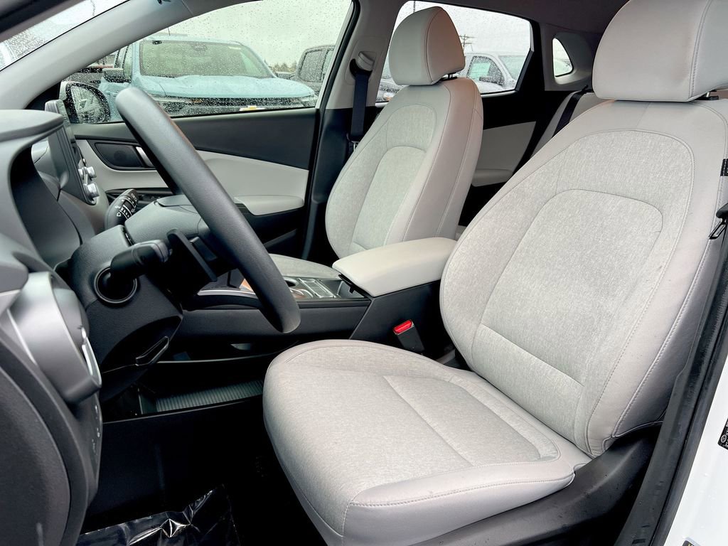 Used 2023 Hyundai Kona SE w/ Cargo Package image 17
