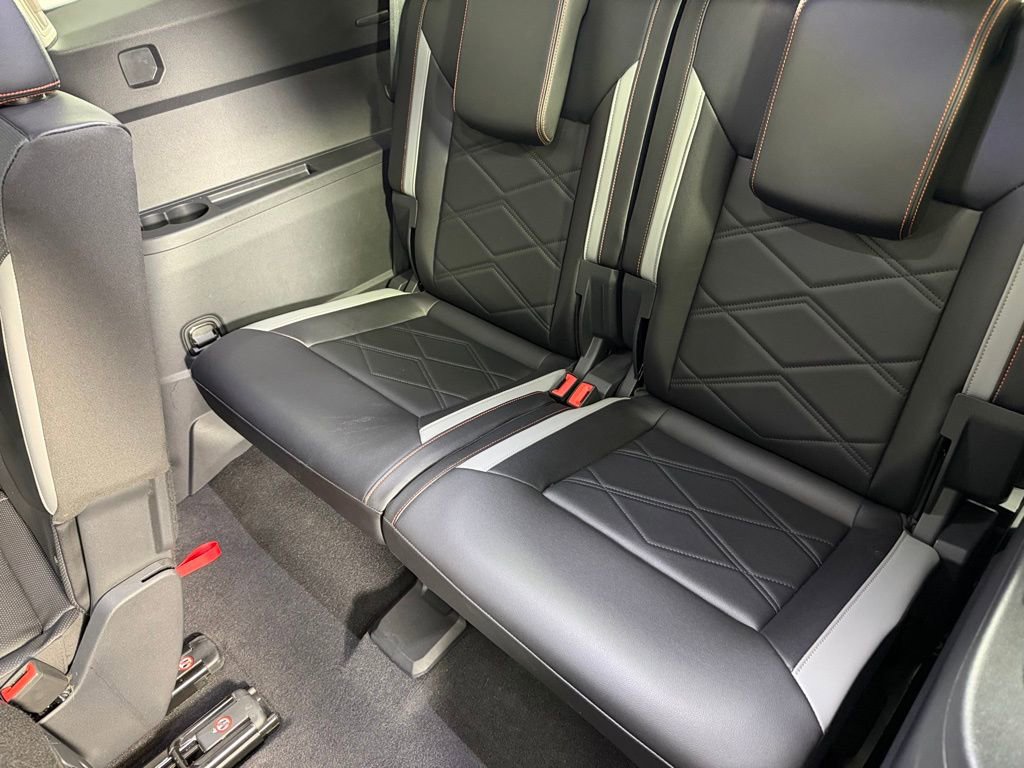 Used 2024 Volkswagen Atlas Peak Edition SE AWD/4WD image 25