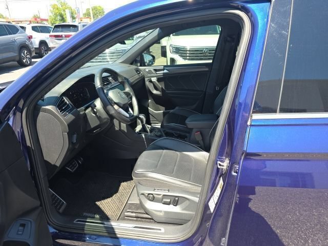 Used 2022 Volkswagen Tiguan SEL R-Line AWD/4WD image 11