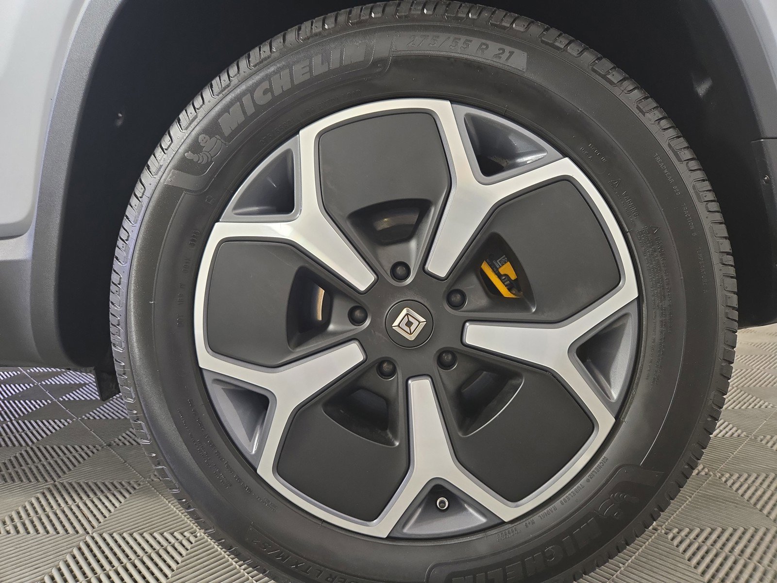 Used 2024 Rivian R1S Adventure image 10