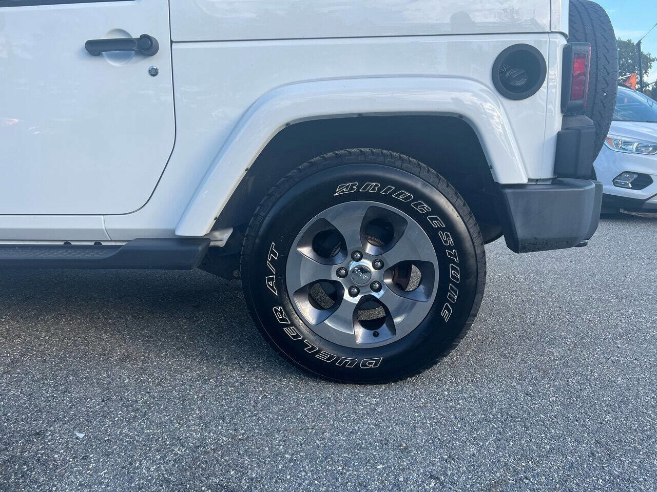 Used 2018 Jeep Wrangler Sahara w/ Connectivity Group image 28