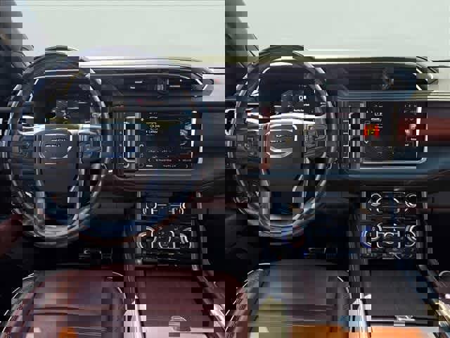 Used 2023 GMC Yukon XL Denali Ultimate AWD/4WD image 15