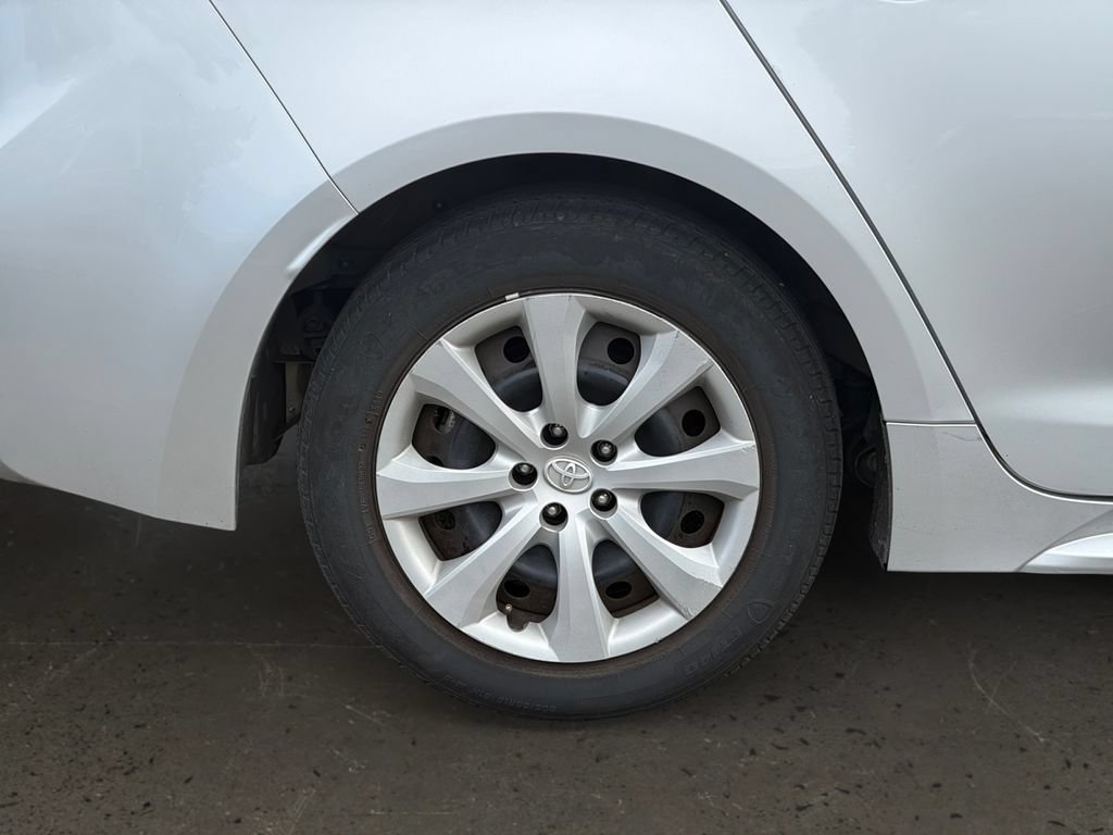 Used 2025 Toyota Corolla LE FWD image 9