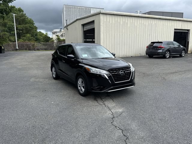 New 2025 Nissan Kicks Play S FWD image 3