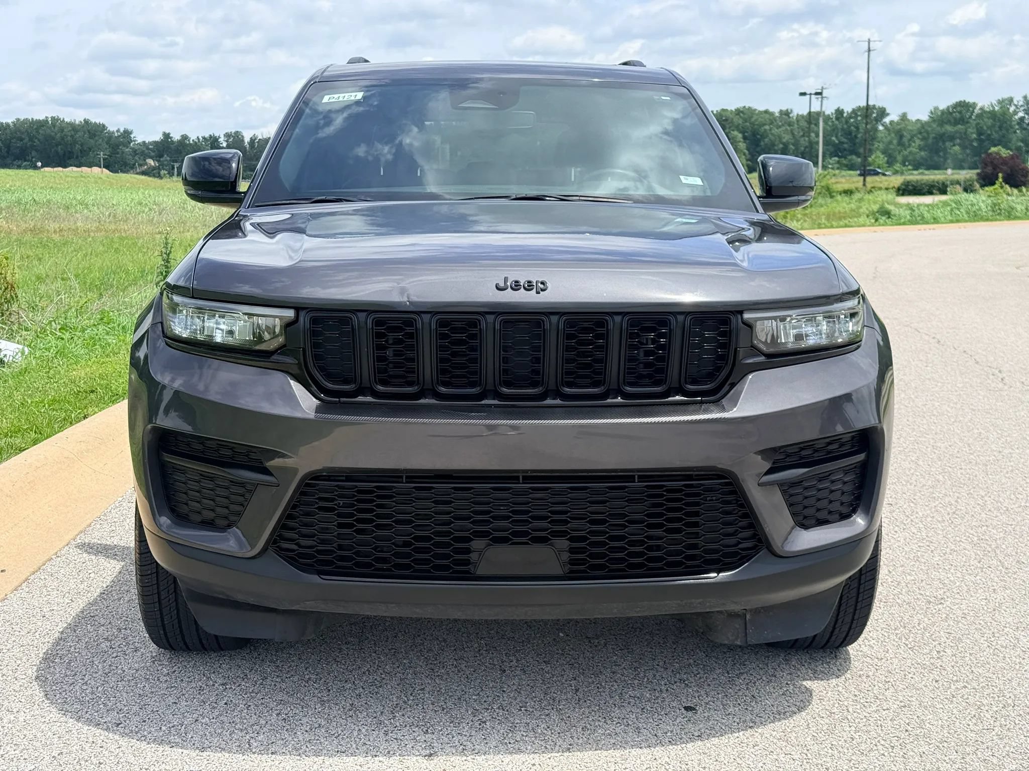Used 2023 Jeep Grand Cherokee Altitude AWD/4WD image 13