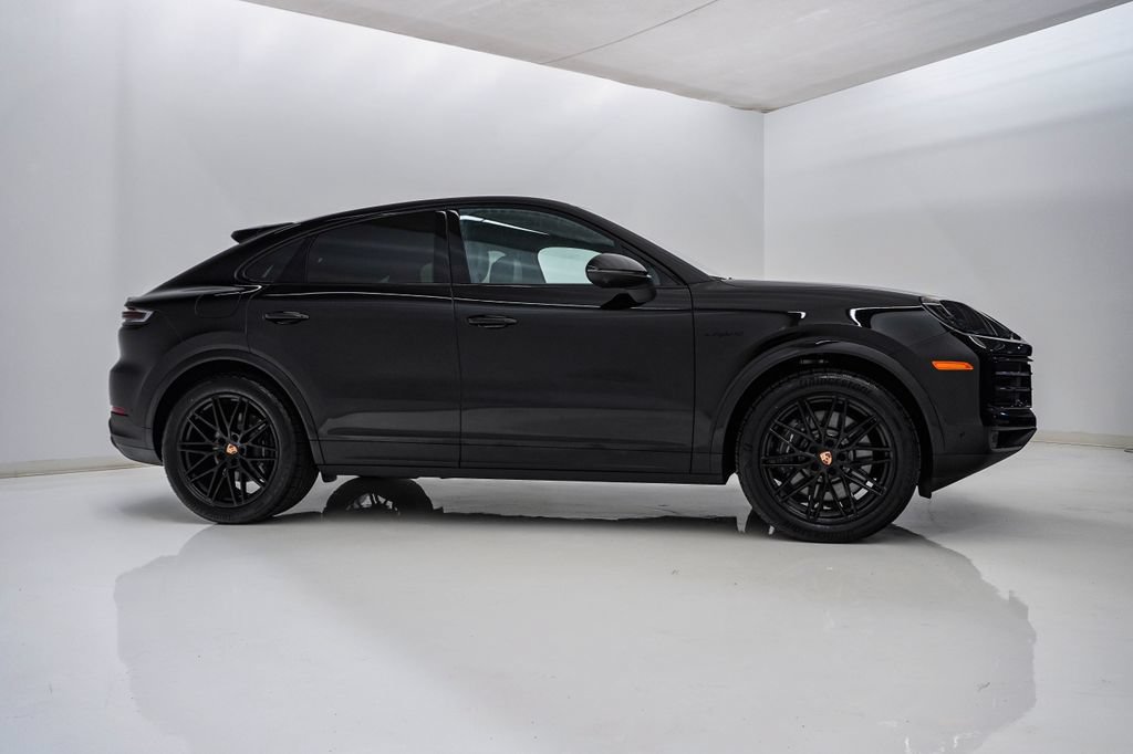 Certified 2026 Porsche Cayenne E-Hybrid Coupe AWD/4WD image 9