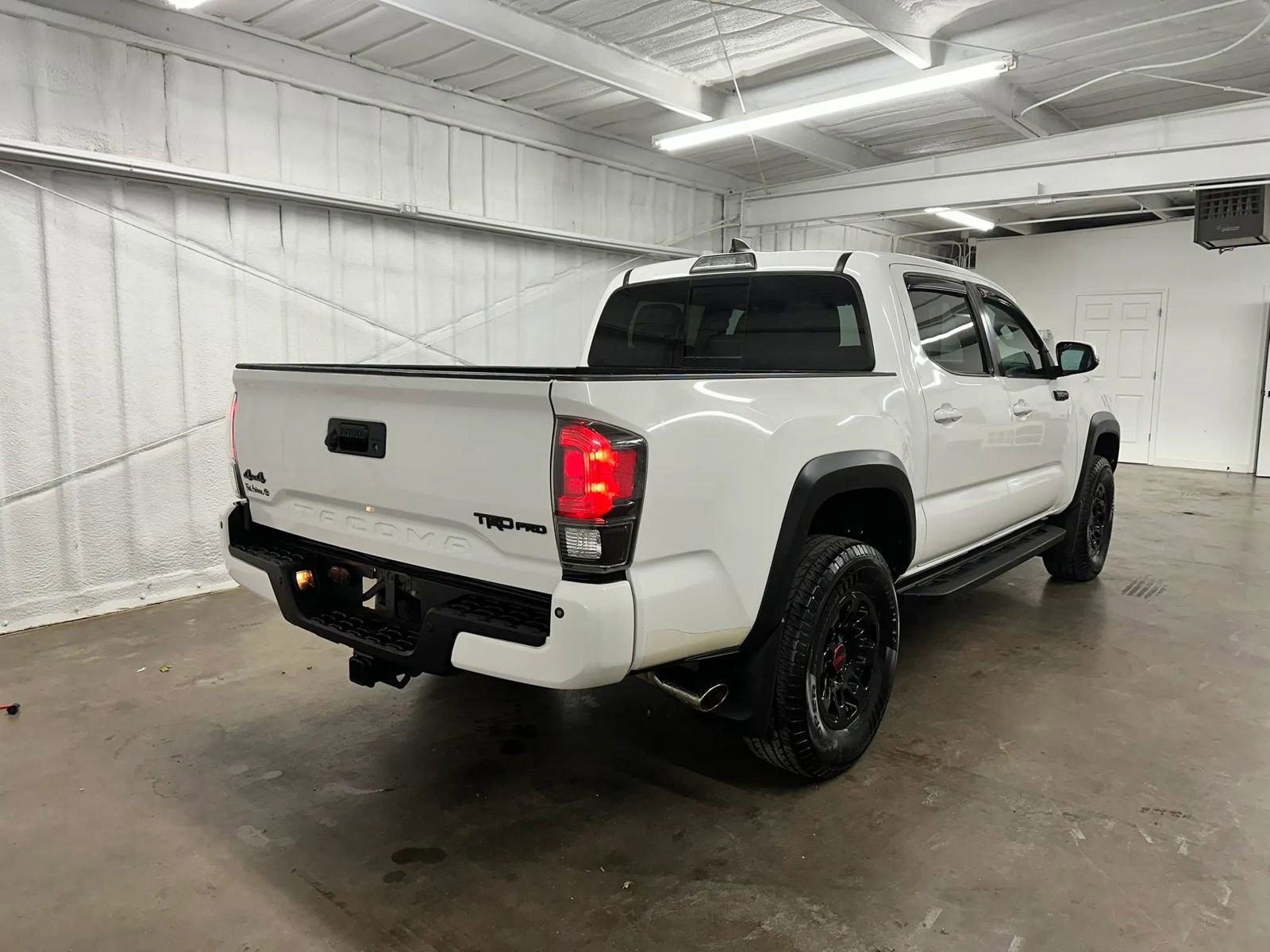 Used 2017 Toyota Tacoma TRD Pro AWD/4WD image 4