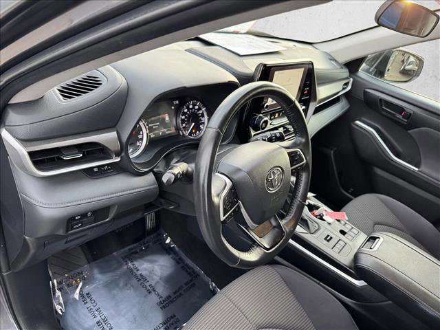 Used 2024 Toyota Highlander LE image 11