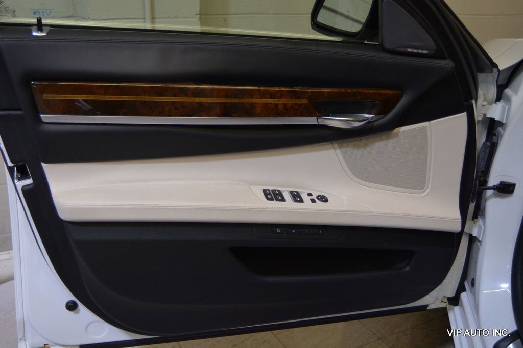 Used 2014 BMW 740i image 7