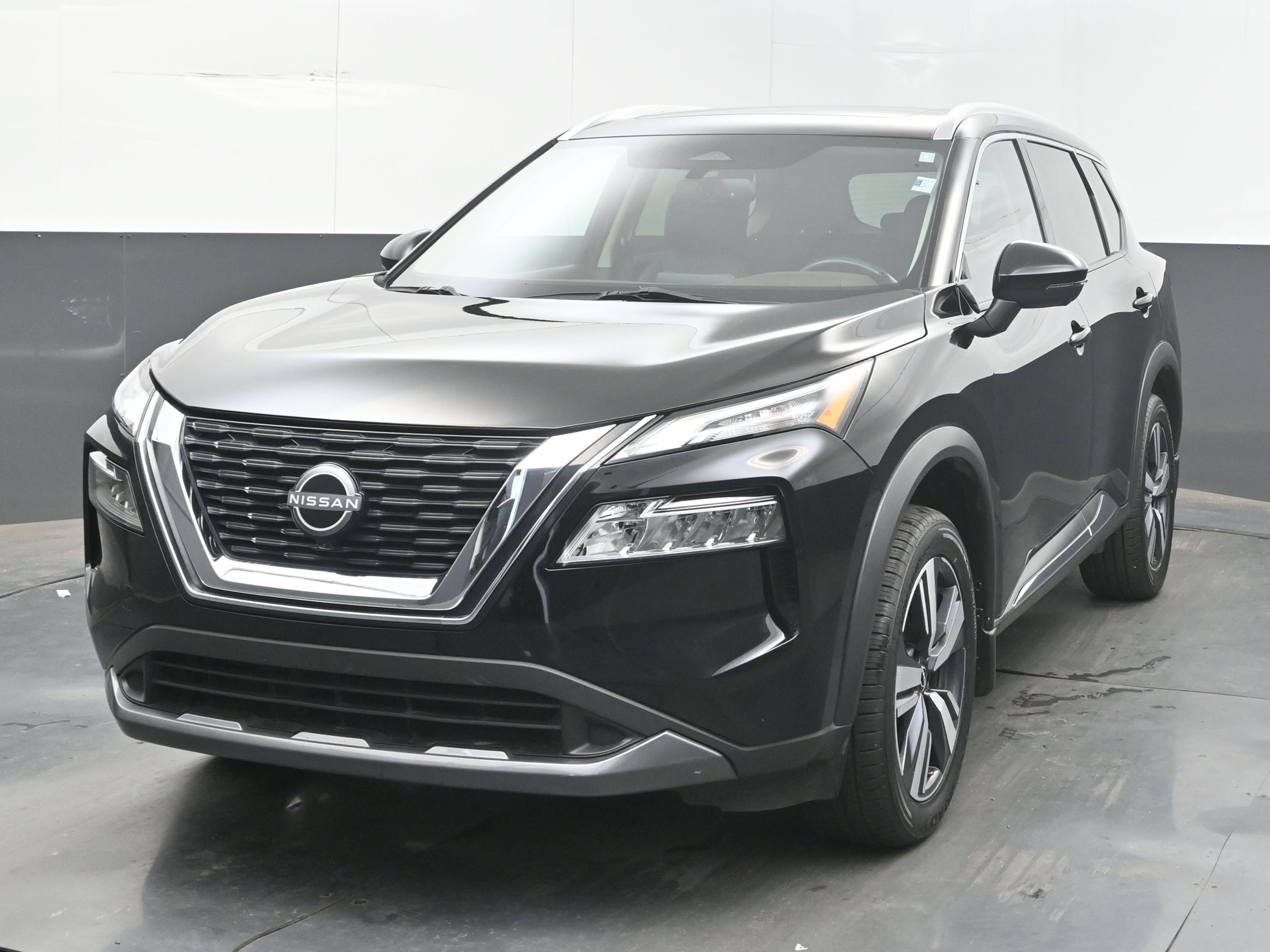 Used 2023 Nissan Rogue SL AWD/4WD image 3