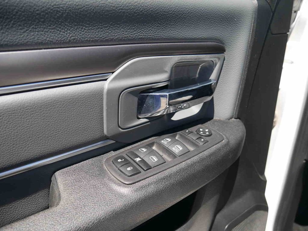 Used 2023 RAM 1500 Classic SLT AWD/4WD image 27