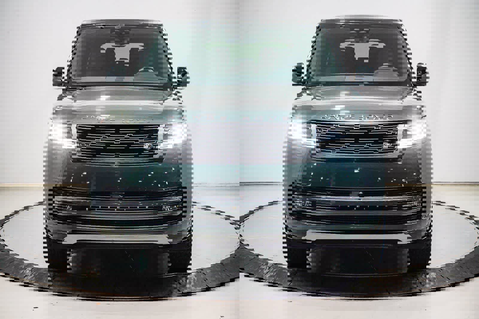 Used 2024 Land Rover Range Rover Long Wheelbase SE image 6