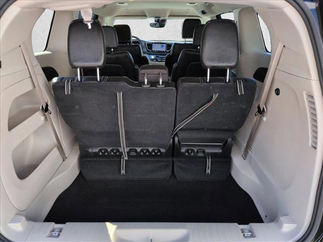 Used 2024 Chrysler Pacifica Touring-L image 6