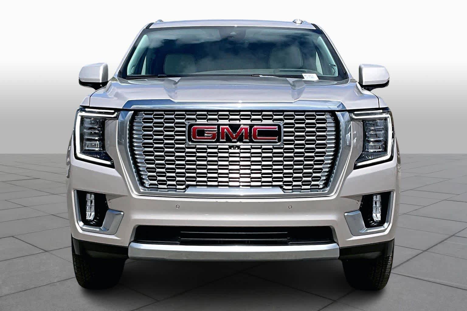Used 2024 GMC Yukon Denali w/ Advanced Technology Package image 4