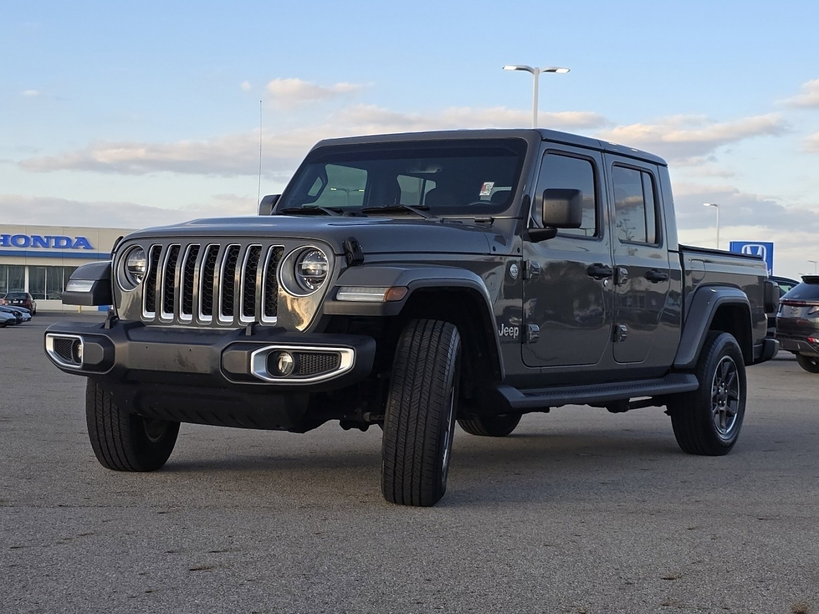 Used 2020 Jeep Gladiator Overland image 16