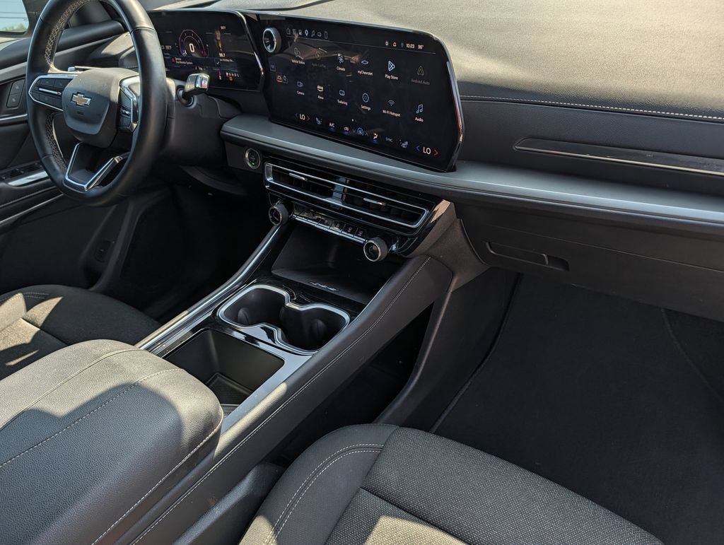 Used 2025 Chevrolet Traverse LT FWD image 33