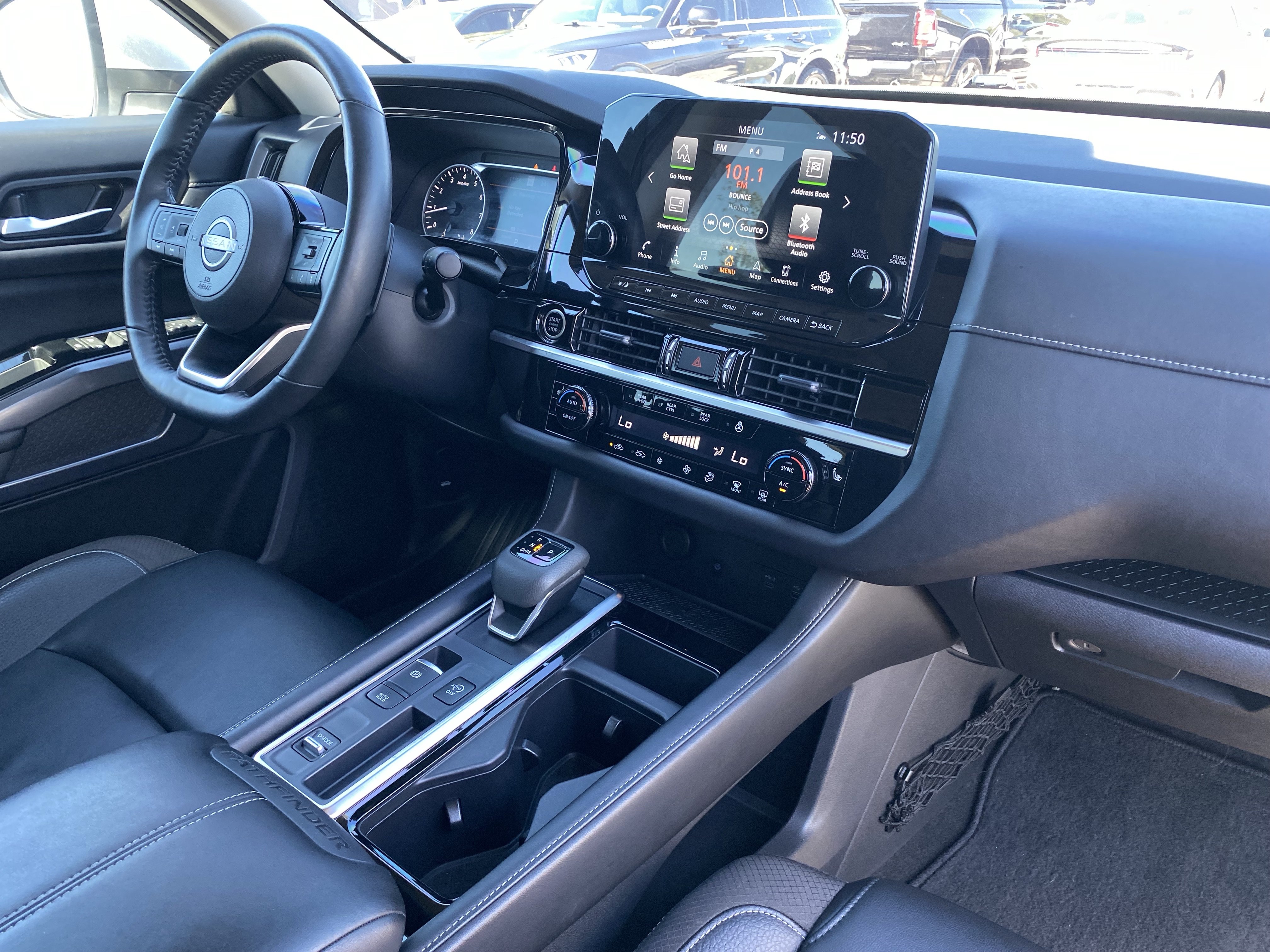 Used 2024 Nissan Pathfinder SL w/ SL Premium Package FWD image 12