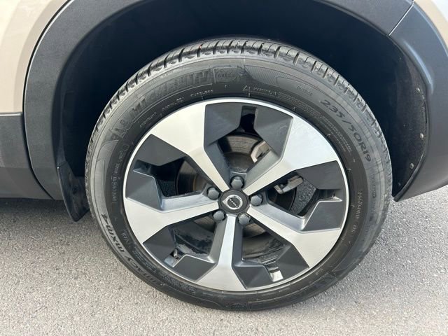 Used 2023 Volvo XC40 B5 Plus w/ Driver Assist Package AWD/4WD image 8