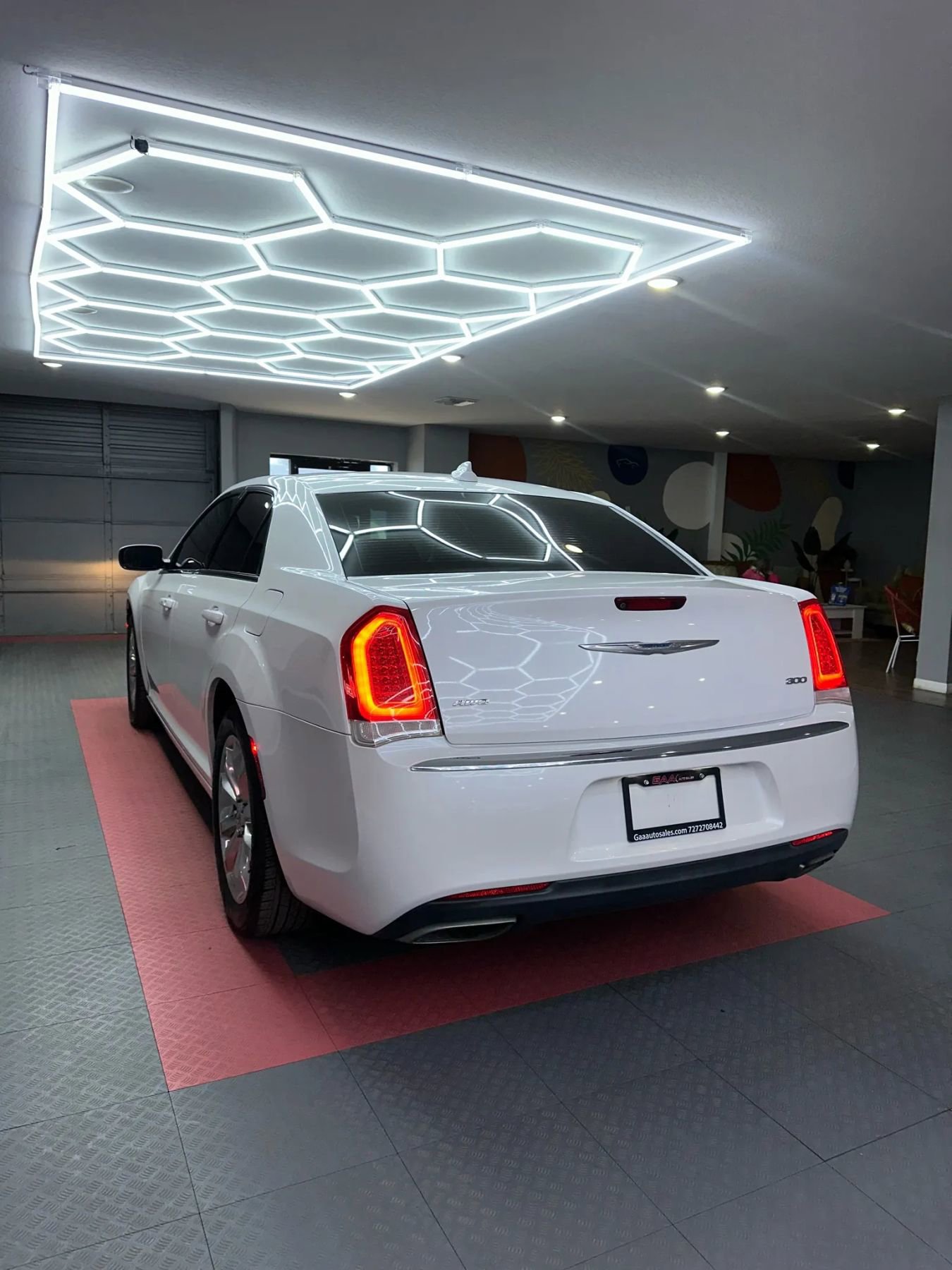 Used 2016 Chrysler 300 Limited image 4