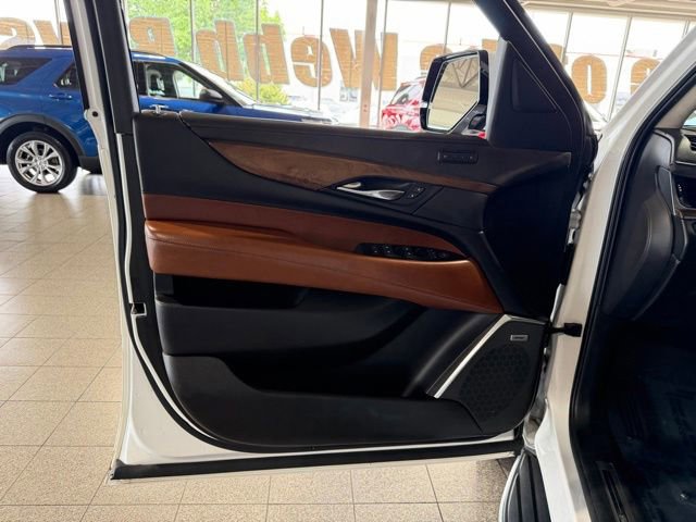 Used 2020 Cadillac Escalade Premium Luxury AWD/4WD image 23