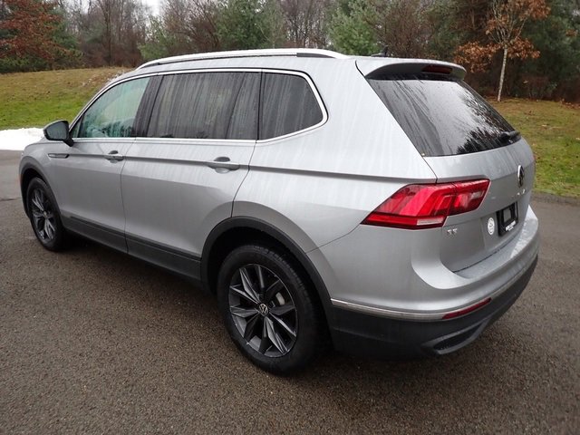 Used 2022 Volkswagen Tiguan SE image 3