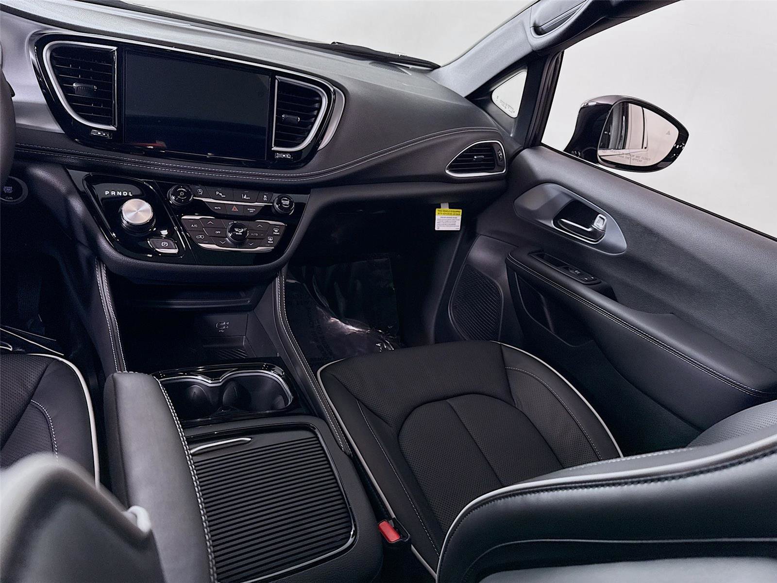 New 2026 Chrysler Pacifica Limited FWD image 18